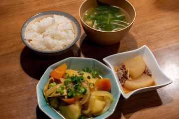 肉じゃがと煮物の定食