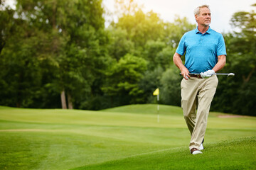 Obraz premium Mature man, sports and thinking at golf course with hobby or activity for retirement and fun. Elderly person, break and play at field for fitness, training and exercise for health or recreation