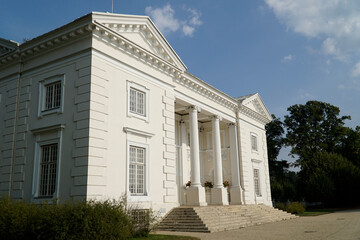 Fototapeta premium Uzutrakis Manor, Tyszkiewicz family palace - main entrance - Trakai, Lithuania