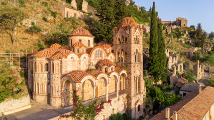 Naklejka premium Ruins of old town in Mystras, Greece - archaeology background