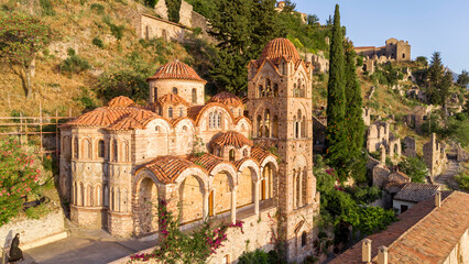 Naklejka premium Ruins of old town in Mystras, Greece - archaeology background