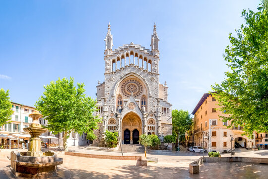 Pla&ccedil;a de la Constituci&oacute;, Soller, Mallorca, Spanien 
