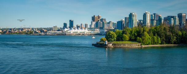 Obraz premium Floatplane taking off Vancouver harbour, British Columbia, Canada
