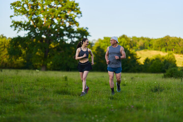 Obraz premium Fitness couple jogging in the forest