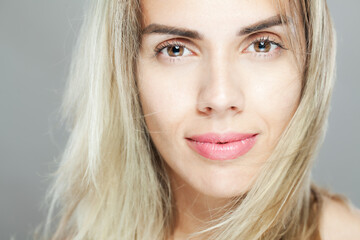 Naklejka premium Beautiful girl fashion portrait with windy hair. Looking at camera.