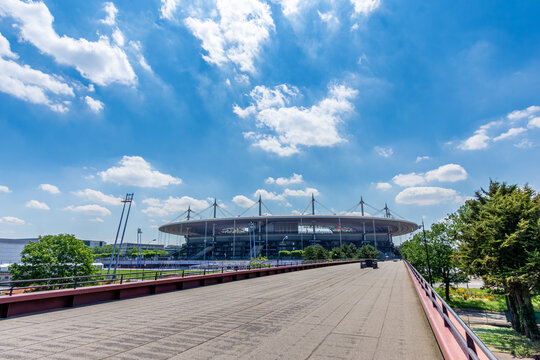 Saint-Denis, France - 25 juin 2024: Vue distante du Stade de France, le plus grand stade fran&ccedil;ais et stade h&ocirc;te des Jeux olympiques d'&eacute;t&eacute; de Paris 2024