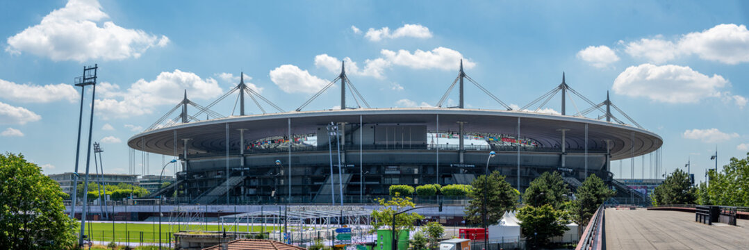 Saint-Denis, France - 25 juin 2024: Vue panoramique du Stade de France, le plus grand stade fran&ccedil;ais et stade h&ocirc;te des Jeux olympiques d'&eacute;t&eacute; de Paris 2024