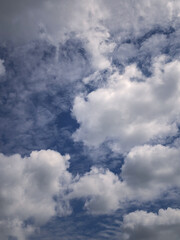 Schöne romantische Wolken über Marburg 