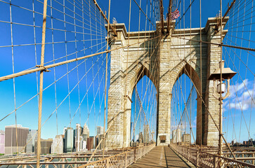 Obraz premium The historic Brooklyn Bridge with Manhattan in the background