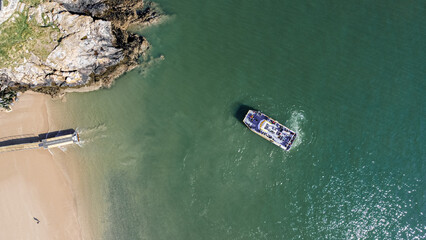 Naklejka premium boat on the sea