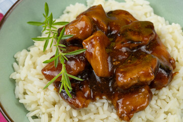 plat indonésien Babi Pangang, en gros plan	