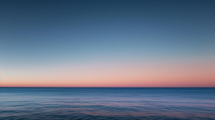 Obraz premium Serene Ocean Horizon at Sunset with Gentle Ripples.