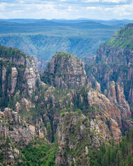 Fototapeta premium East Buzzard Point Overlooking West Fork of Oak Creek near Sedona Arizona, America, USA.