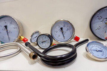 Manometers and vacuums to measure pressure