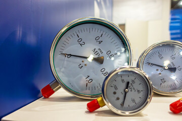 Powder pressure gauges for excess gas and steam pressure.