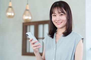 スマートフォン　モバイル　女性　