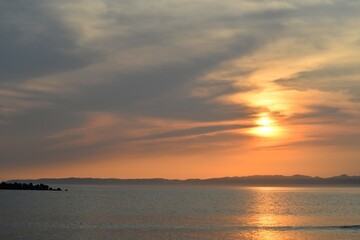 Fototapeta premium 情緒的な夕空（日本海の日没）