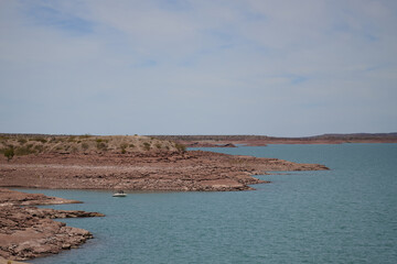 Neuquén, Argentina; 01-05-2022:  Embalse y lago El Chocón. 