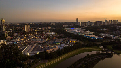 Obraz premium Curitiba in Paraná, Brazil. Aerial View. Wonderful sunset with views of buildings and Tanguá Park. Lake with reflection..