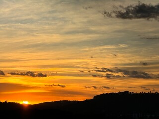 Por do sol nas montanhas