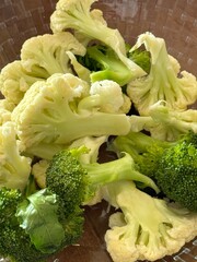 COUVE FLOR, BROCOLIS E SALADAS