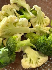 COUVE FLOR, BROCOLIS E SALADAS