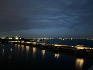 night view of a dam © WilderScapes