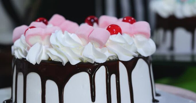 Close-up Place bright red jelly on top of a fresh milk cake decorated by the restaurant's pastry chef.
