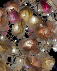 조명을 넣은 인공 꽃의 모습