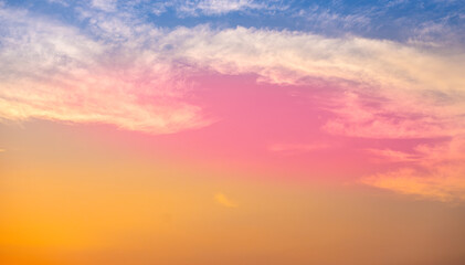 Fototapeta premium Enjoy a panoramic view of the skyline. The sun rises in the morning sky with colorful clouds. and beautiful cloud patterns In the soft light of the morning