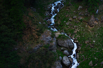 Obraz premium waterfall in the mountains, Himalayas, India
