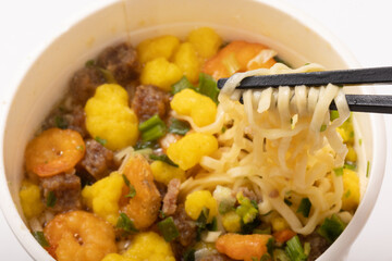 インスタントラーメン　カップ麺