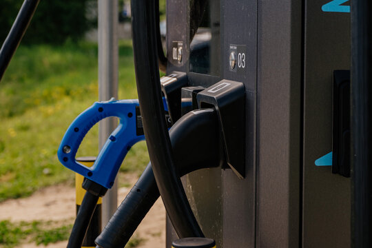 Ładowanie auta elektrycznego