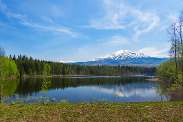 Obraz premium spring landscape with lake and mountain