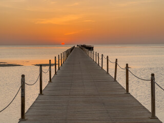 Obraz premium Wooden pier on the Red Sea in Egypt at sunrise