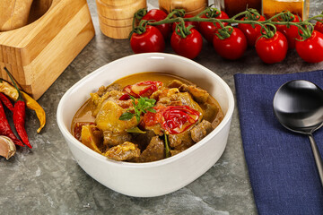 Yellow THai curry with beef