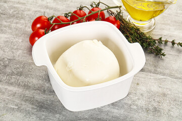Round Mozzarella young cheese ball