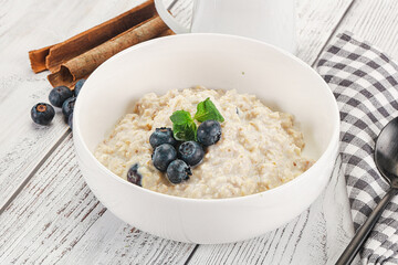 Oats porridge with blueberry