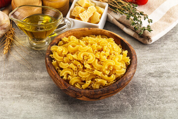 Raw dry Italian pasta Gallo