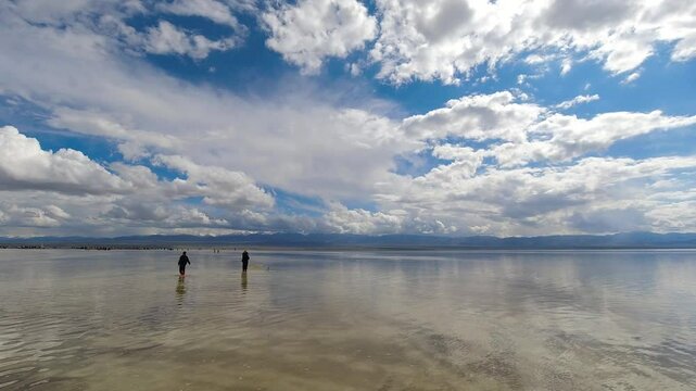 The magnificent scenery of Chaka Salt Lake