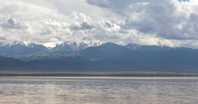 The magnificent scenery of Chaka Salt Lake