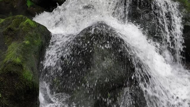 Fervenza do Cachon en pleno verano a vista de drone