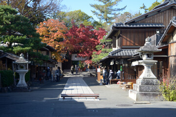 秋の今宮神社　参道のあぶり餅屋　京都市北区紫野