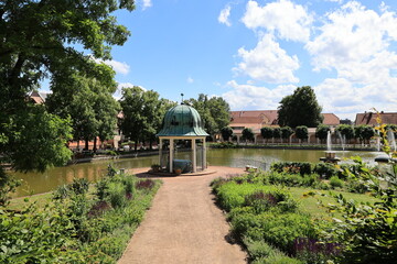 Blick in de Historischen Kurpark von Bad Lauchstädt in Sachsen-Anhalt	