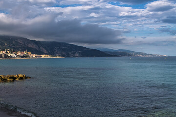 Méditerranée à Menton, plage du Gorbio