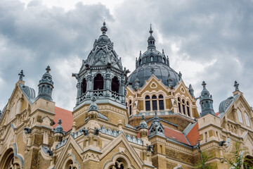 Fototapeta premium Szeged synagogue. it is a symbol of the Central European Judaism and a landmark of Szeged, Hungary.