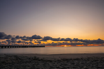 morze , plaża , chmury , sztorm , fale, Bałtyk, morze Bałtyckie, wydmy, statek , kuter, molo , Gdynia  © Daniel Folek