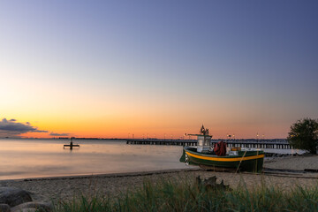 morze , plaża , chmury , sztorm , fale, Bałtyk, morze Bałtyckie, wydmy, statek , kuter, molo , Gdynia  © Daniel Folek