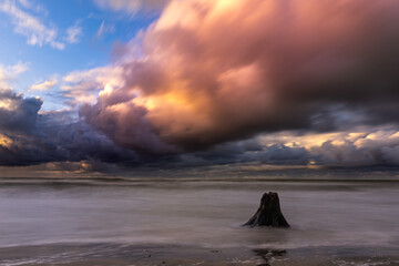 morze , plaża , chmury , sztorm , fale, Bałtyk, morze Bałtyckie © Daniel Folek