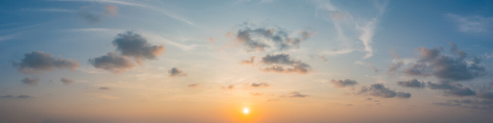 Obraz premium Dramatic panorama sky with cloud on sunrise and sunset time. Panoramic image.